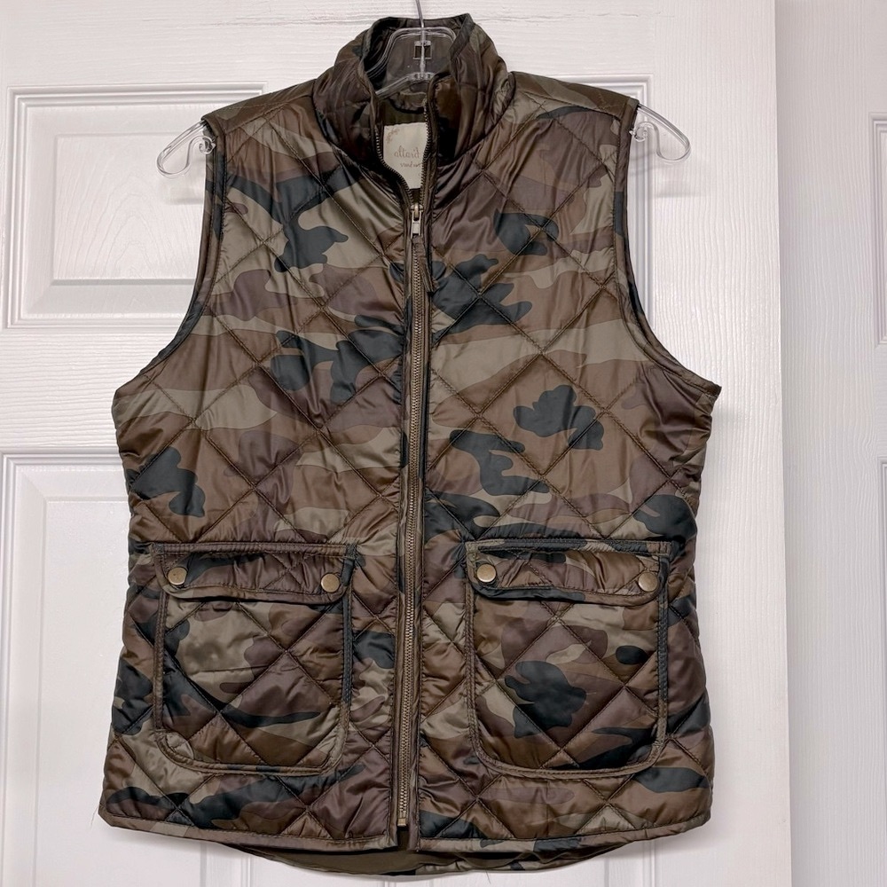 Altar'd State Camo Camoflauge Puffer Vest Sz S